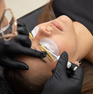 Kit Lash Lift sendo aplicado