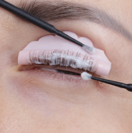 Kit Lash Lift sendo aplicado