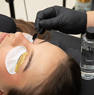 Kit Lash Lift sendo aplicado